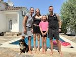 Alex, Lisa, Mia, Lea und Hündin Lucy